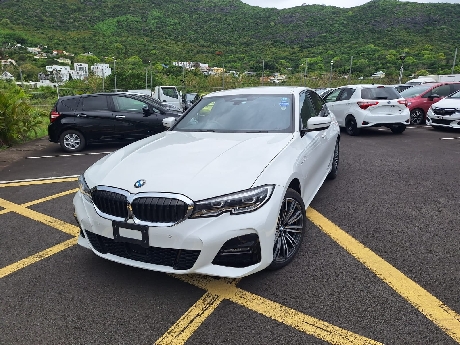 BMW 330e M Sport White